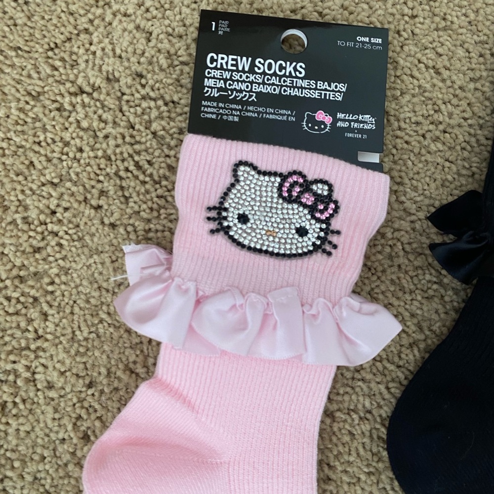 Hello Kitty Ruffled Crystal Anklets - Picture 6 of 6